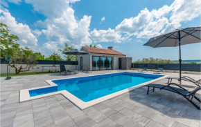 Awesome Home In Sveti Fiilip I Jakov